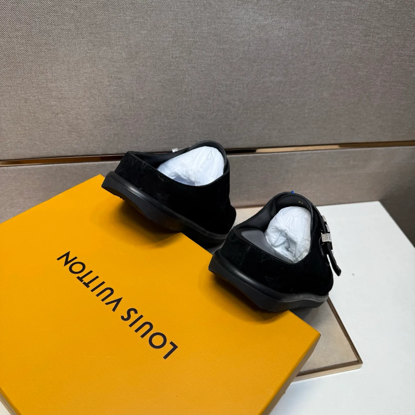 Men's men's shoes 💰pp540 [LV～] Men's casual half slippers 2025z cabinet sales simultaneously 🔶Size: 39-44 #️⃣ 🔷4 colors🔜The upper is made of multi-material splicing ➕Genuine leather lining, comfortable and breathable, sole: original comfortable and wear-resistant outsole, ⚠️Real thing📱Photographed🎬The real thing is better📢📢📢